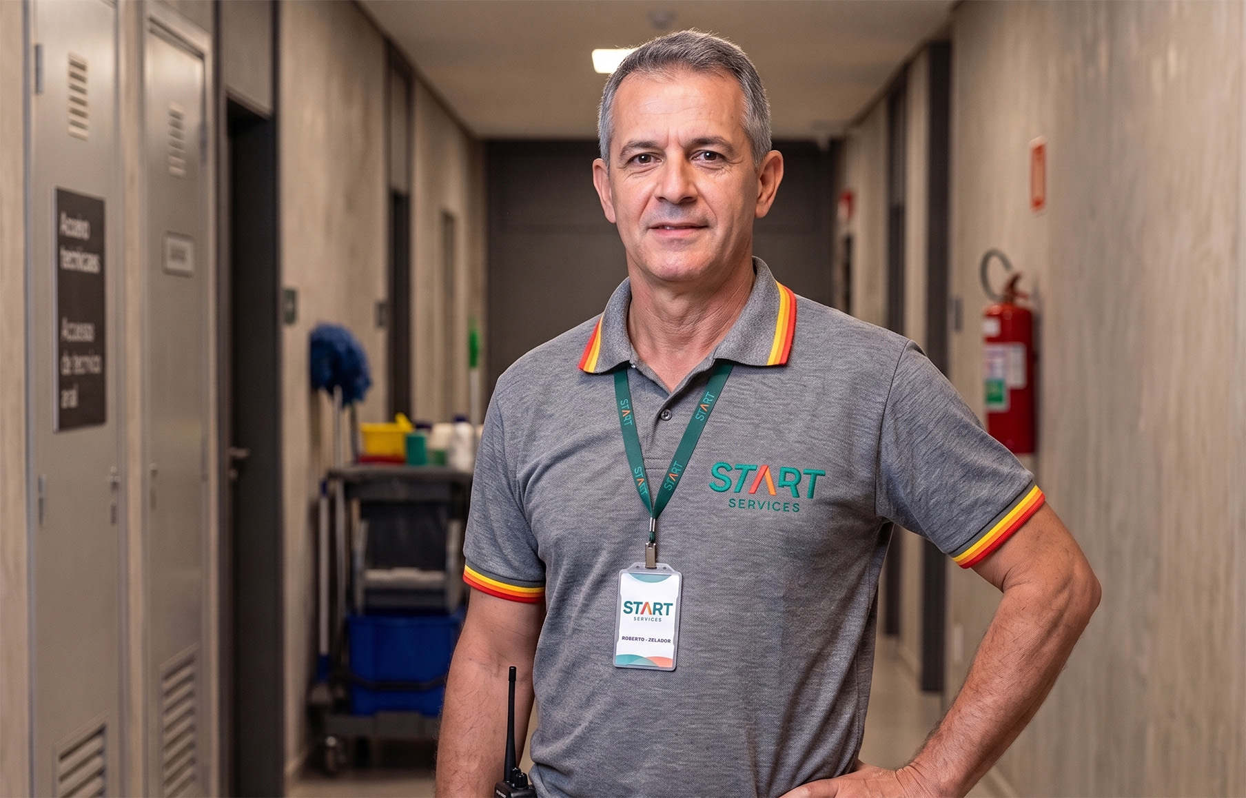 Porteiro em posto de trabalho